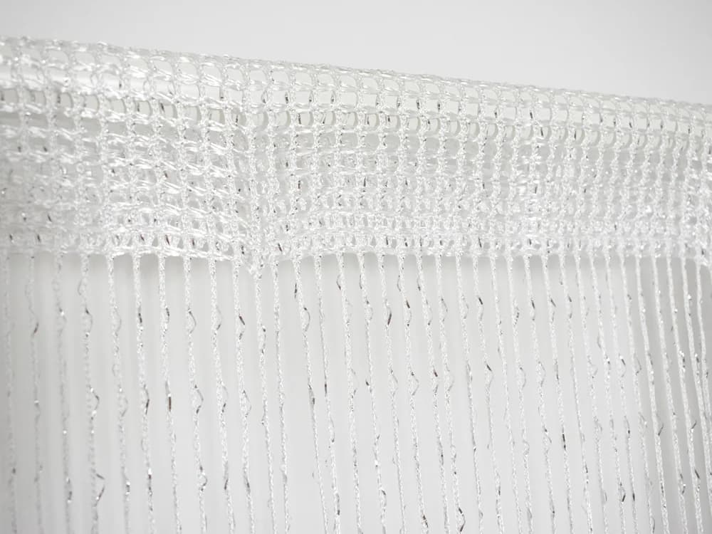 Detale i struktura materiału - Firana sznurkowa Makarony ze srebrną nitką – Ciepła biel 300x250 cm