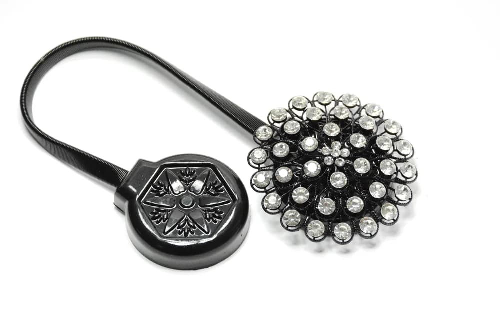 Srebrna Klamra Magnetyczna z Kryształkami 9B – Elegancka Spinka na Sprężynce